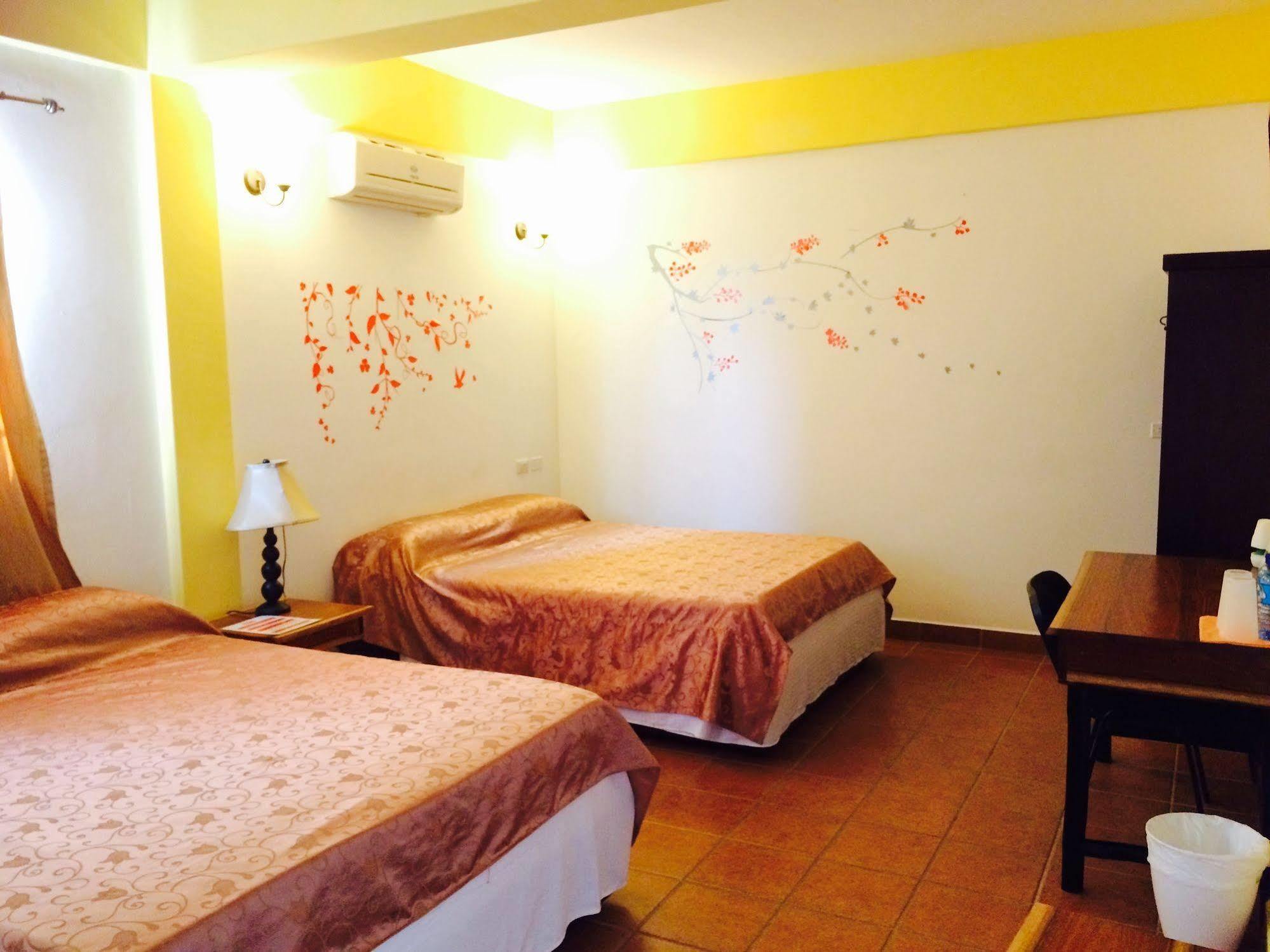 Easy Inn Hotel Белиз-Сити Экстерьер фото